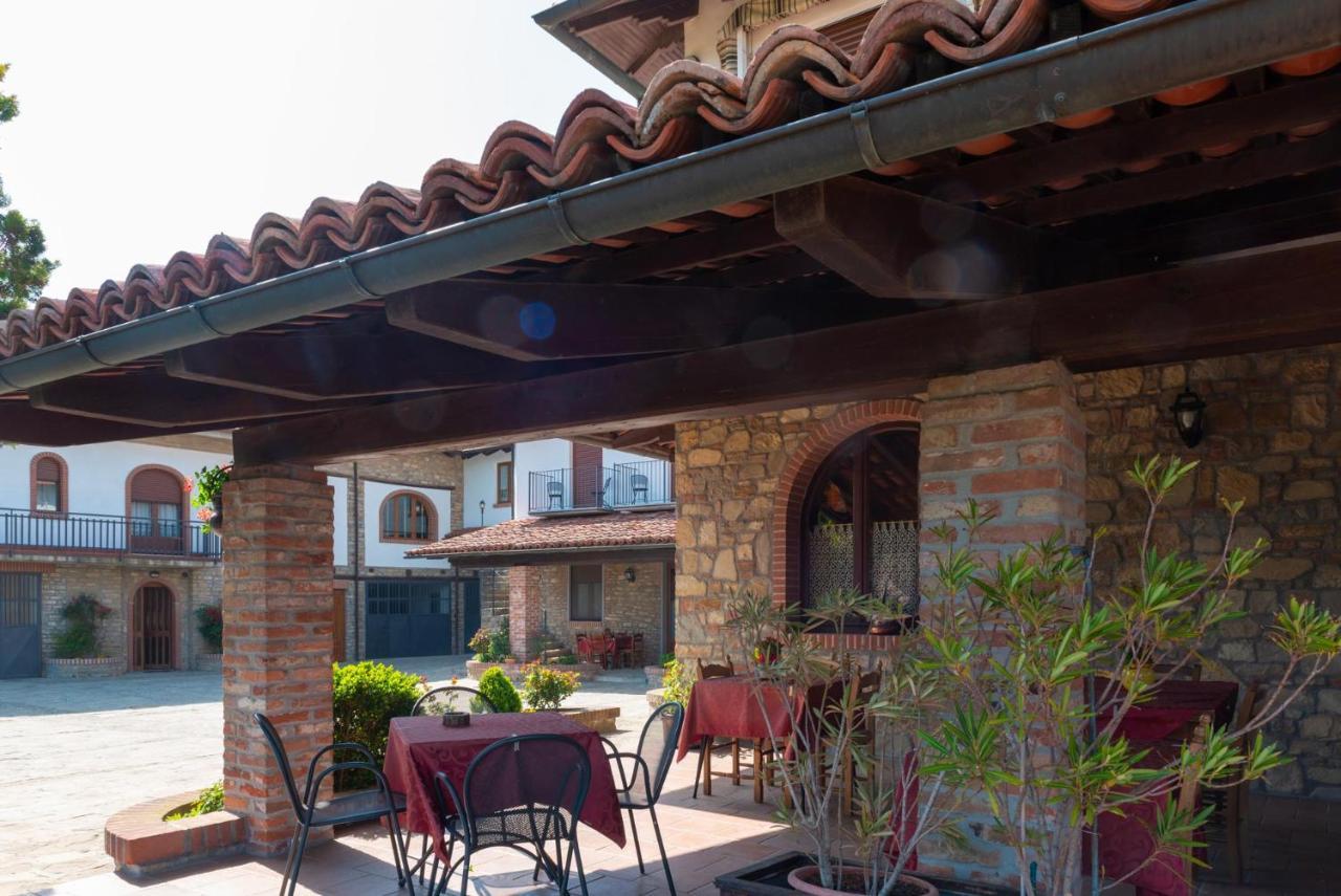 Ristorante Albergo Da Maurizio Cravanzana Exterior foto